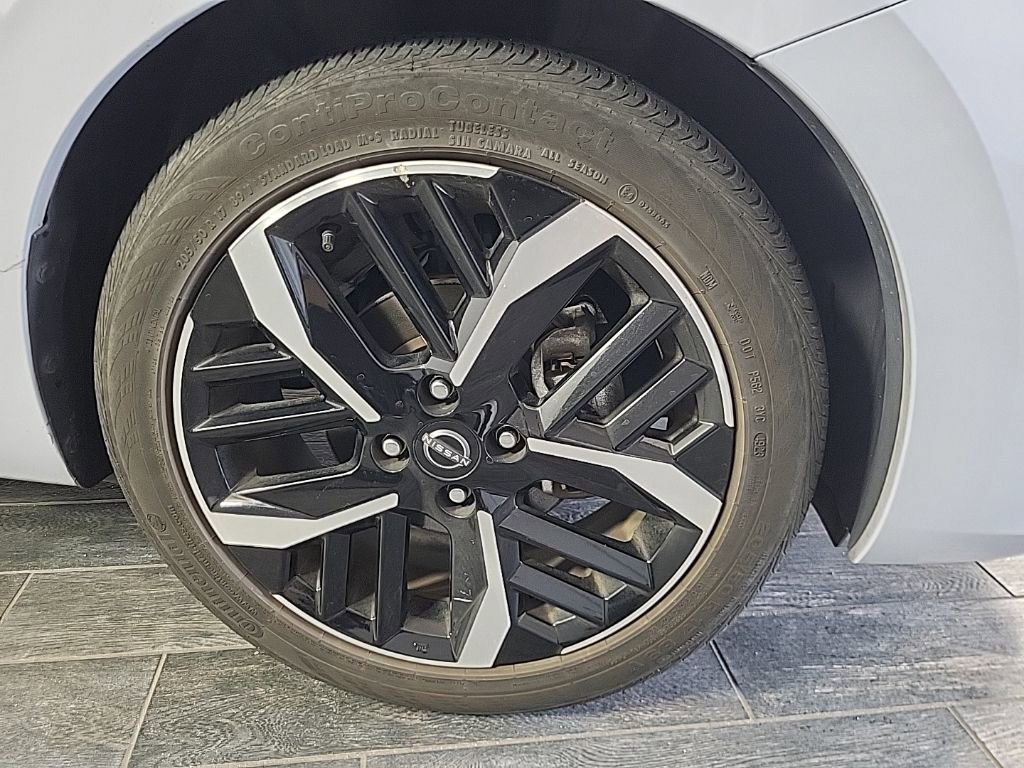 Used 2024 Nissan Versa SR image 4