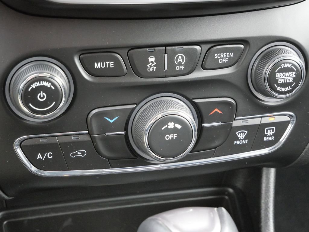 Used 2021 Jeep Cherokee Latitude Lux image 40