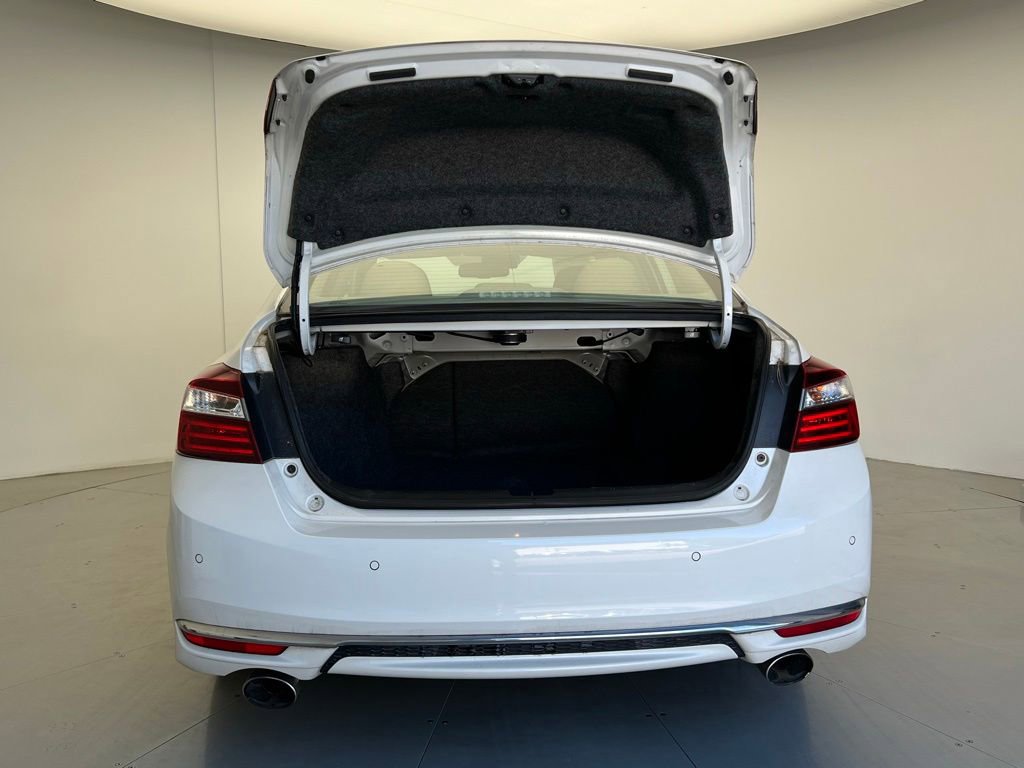 Used 2016 Honda Accord Touring image 5