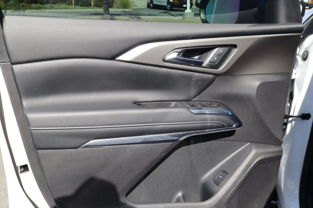 Used 2025 Chevrolet Traverse LT w/ Sun and Wheel Package FWD image 19