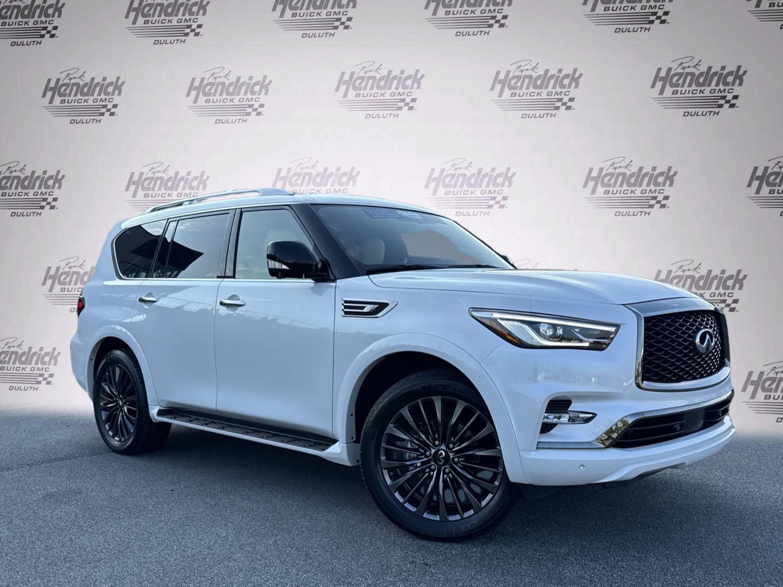 Used 2024 INFINITI QX80 Sensory AWD/4WD image 2