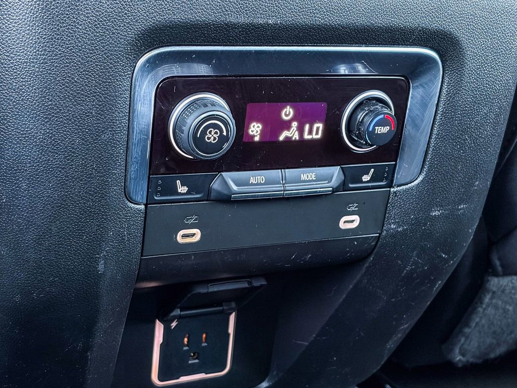 Used 2023 Chevrolet Suburban Premier image 24