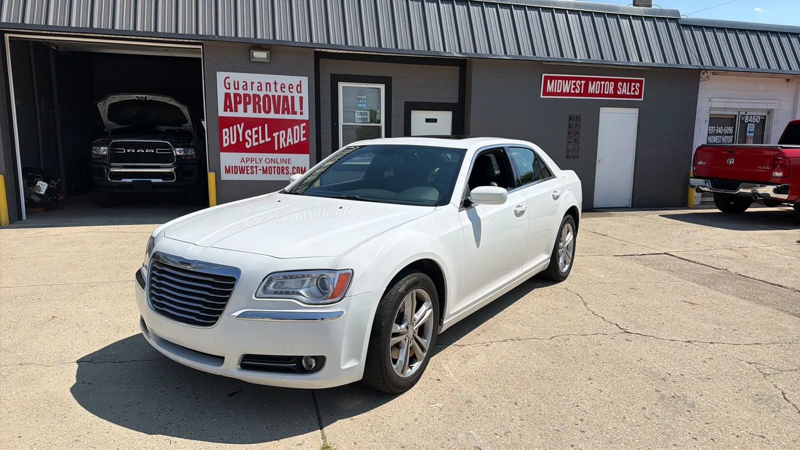 Used 2014 Chrysler 300 AWD w/ Driver Convenience Group image 1