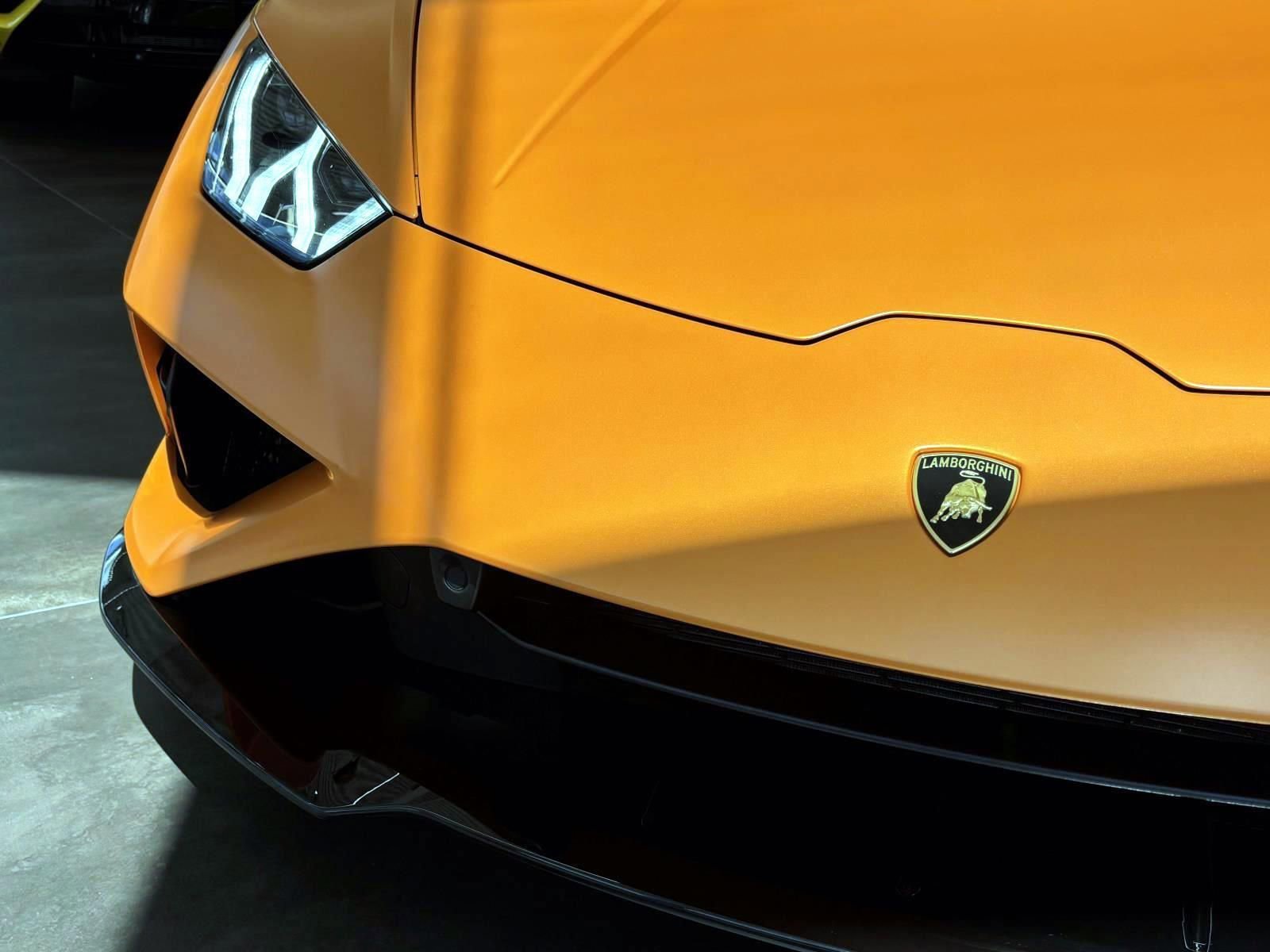 Used 2021 Lamborghini Huracan EVO RWD image 9