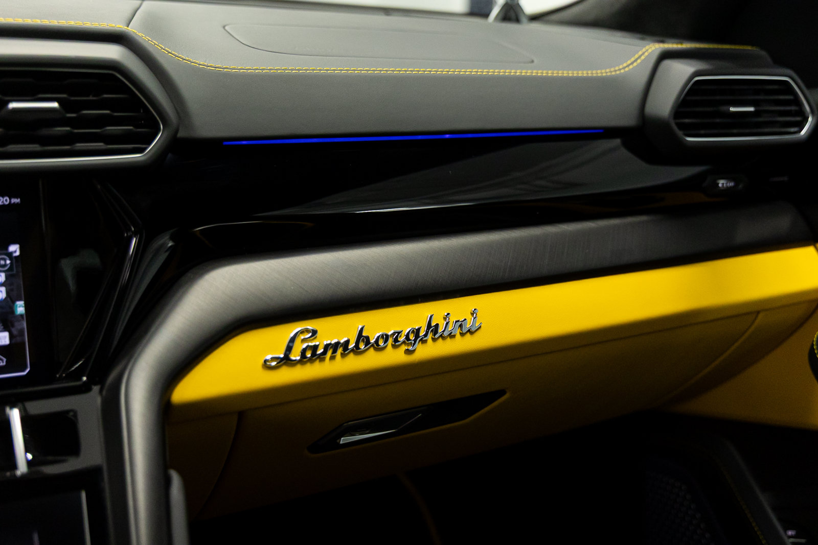 Used 2024 Lamborghini Urus S AWD/4WD image 35