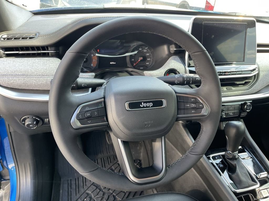 Used 2026 Jeep Compass Latitude AWD/4WD image 4