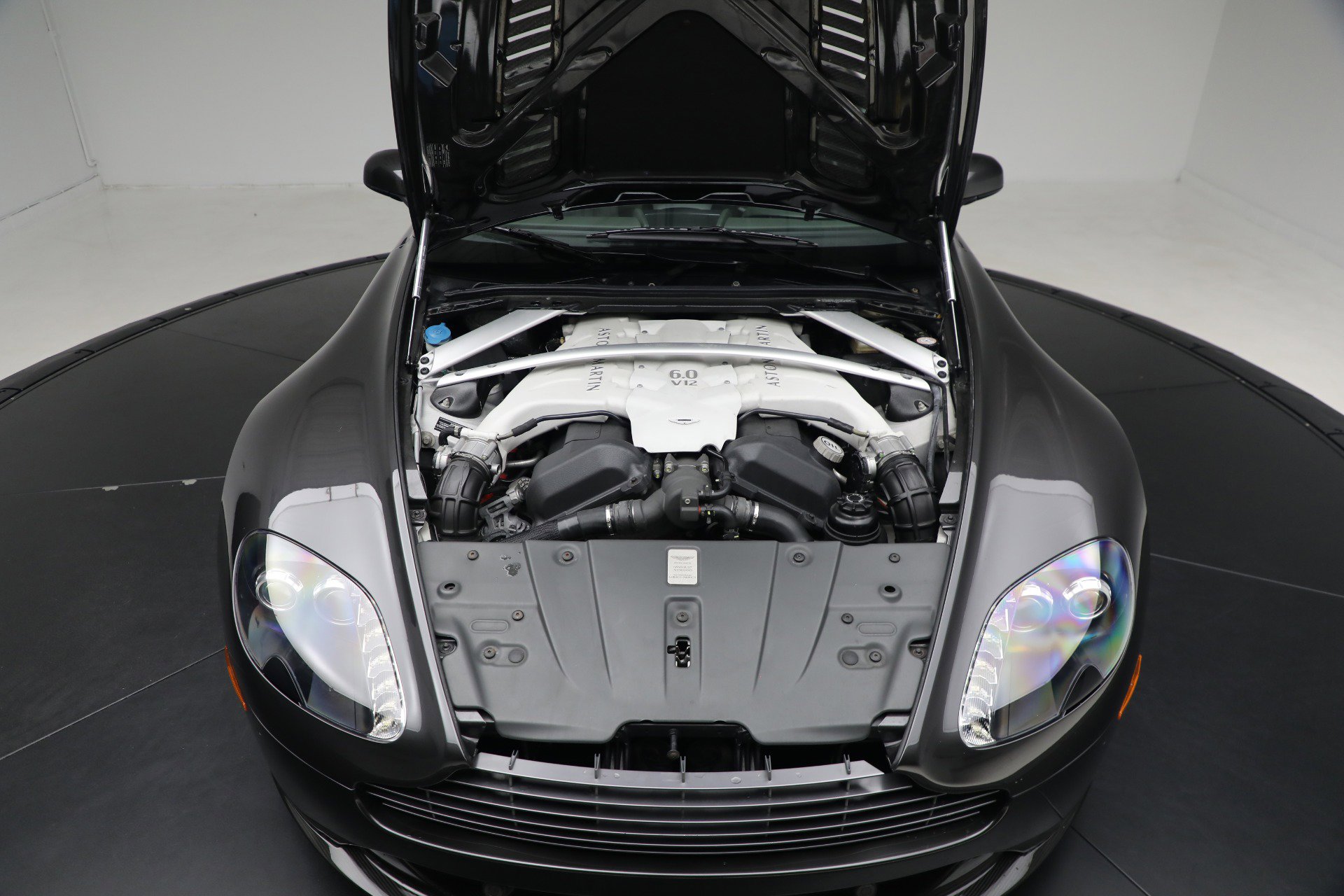 Used 2011 Aston Martin V12 Vantage Coupe image 27