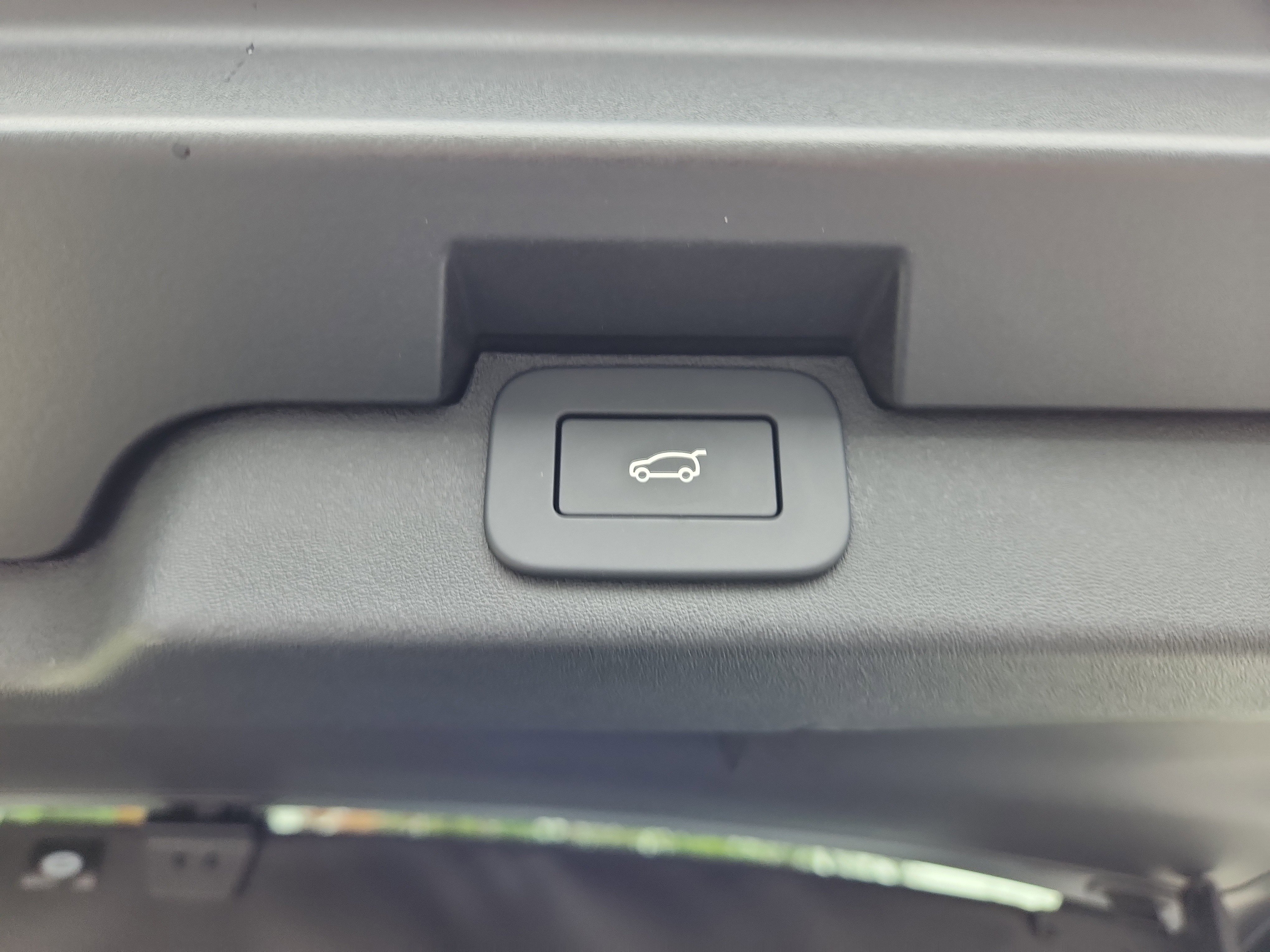 New 2025 Land Rover Discovery S image 14