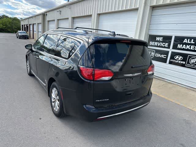 Used 2019 Chrysler Pacifica Touring-L FWD image 18