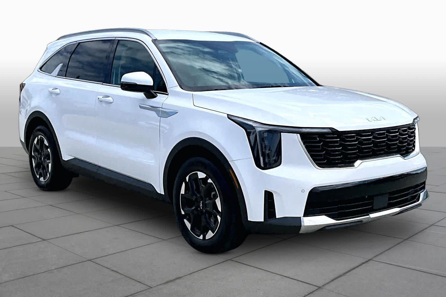 Certified 2024 Kia Sorento S FWD image 3
