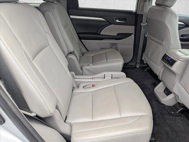 Used 2018 Toyota Highlander XLE FWD image 30