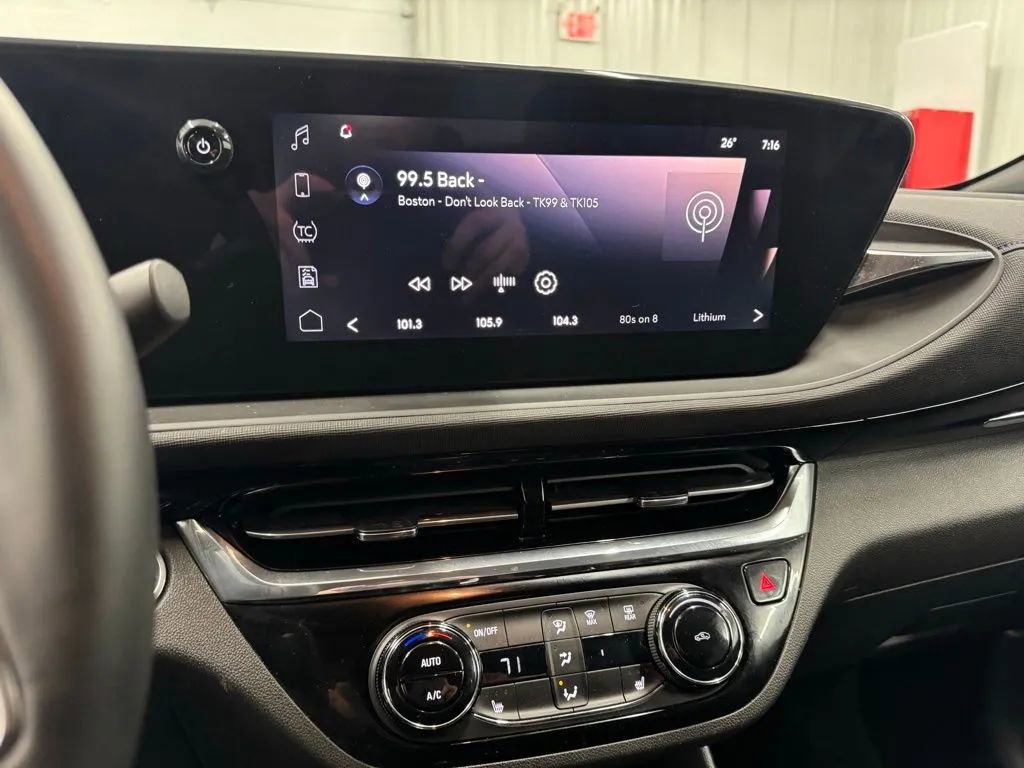 Used 2025 Buick Envista Sport Touring image 7