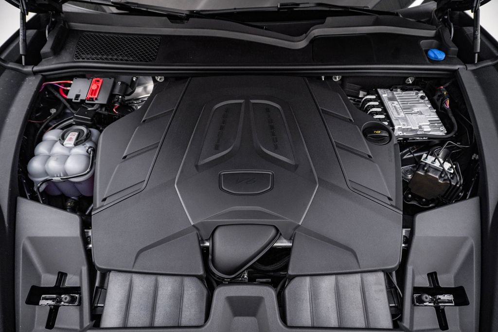 New 2026 Porsche Cayenne Coupe AWD/4WD image 29