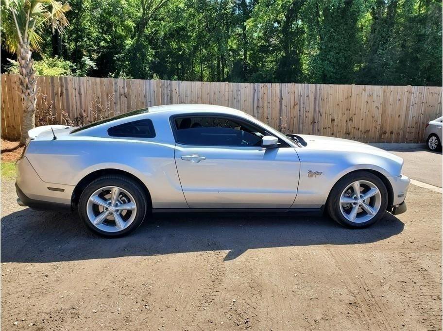 Used 2010 Ford Mustang GT Premium RWD image 10