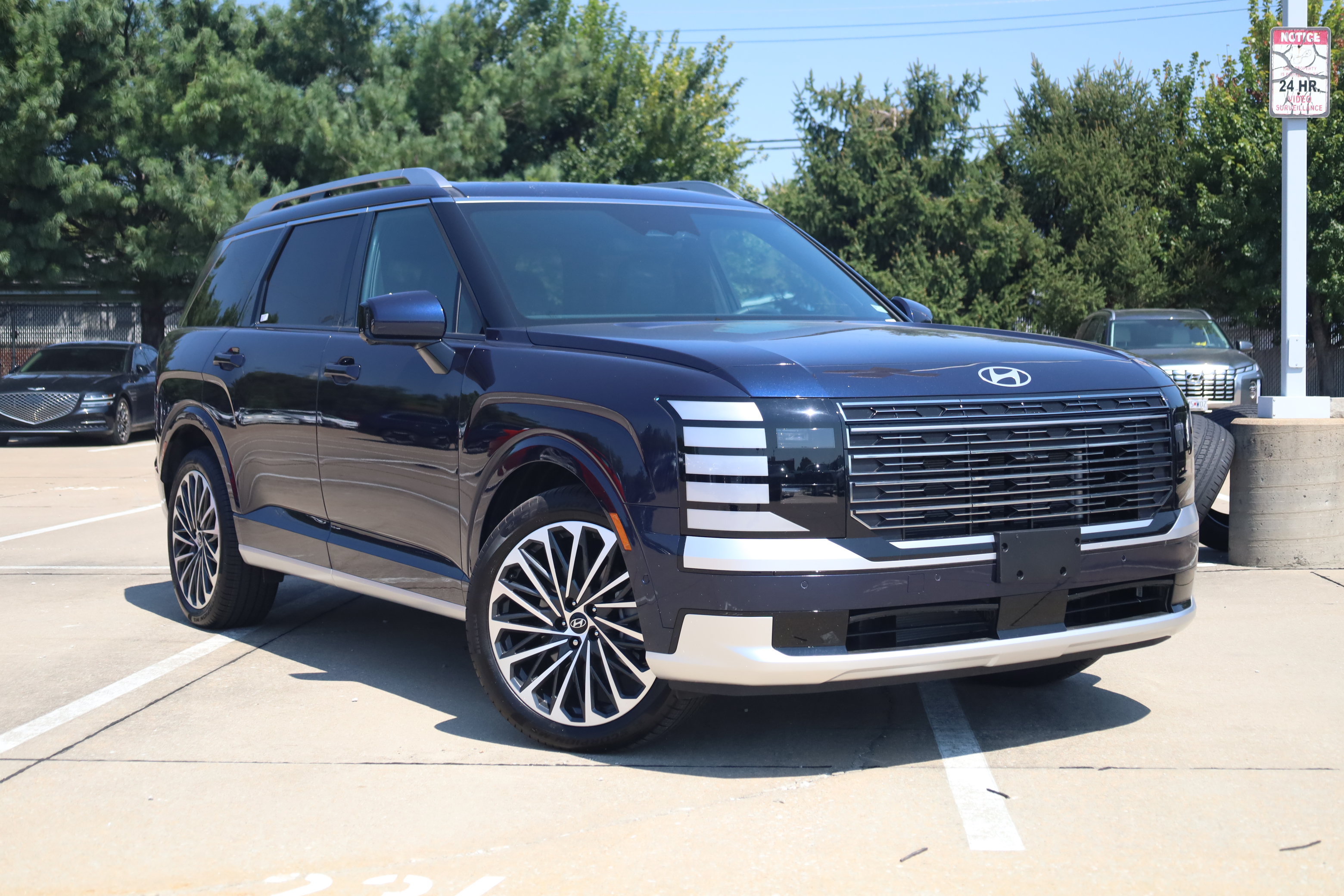 Used 2026 Hyundai Palisade Calligraphy AWD/4WD image 3