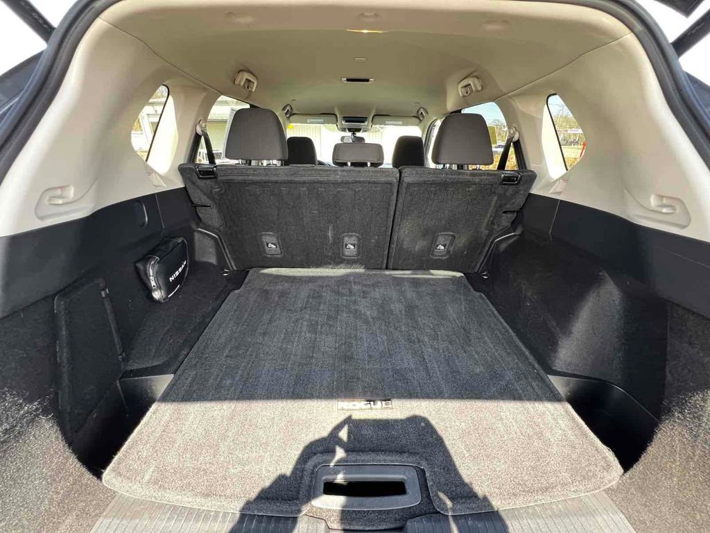 Used 2024 Nissan Rogue SV image 32