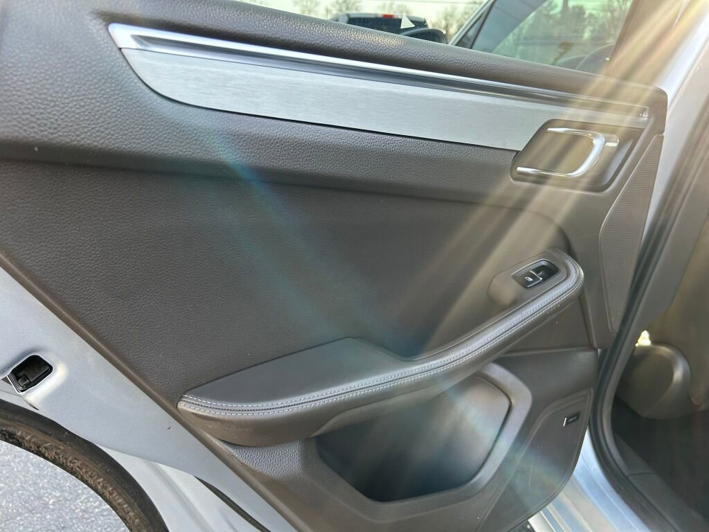 Used 2015 Porsche Macan Turbo image 24