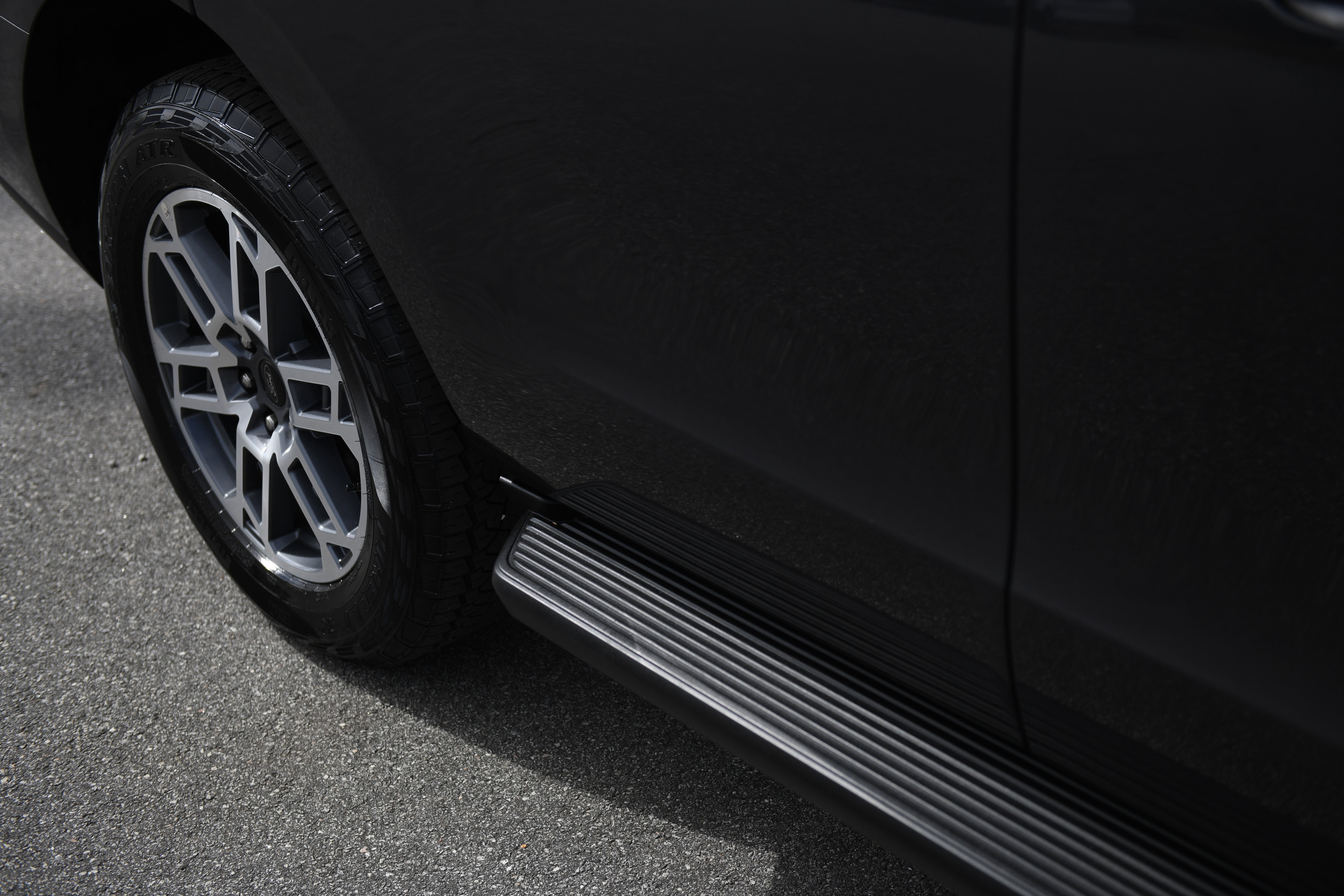 Used 2025 Ford Expedition Active image 5