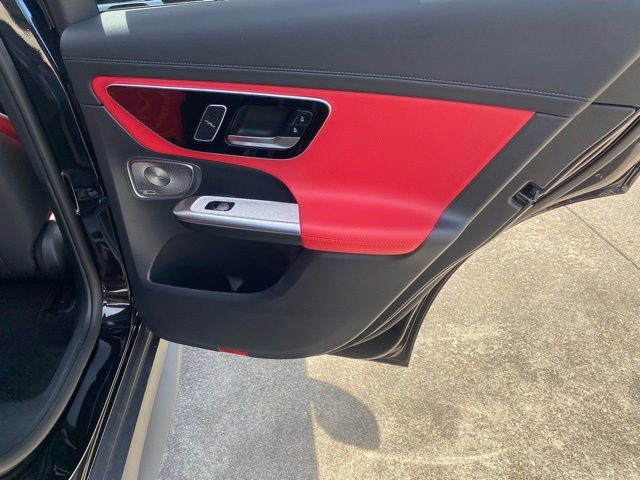 Used 2025 Mercedes-Benz GLC 300 4MATIC image 28