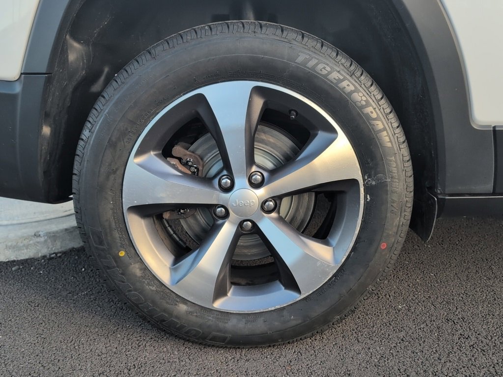 Used 2022 Jeep Cherokee Limited image 8