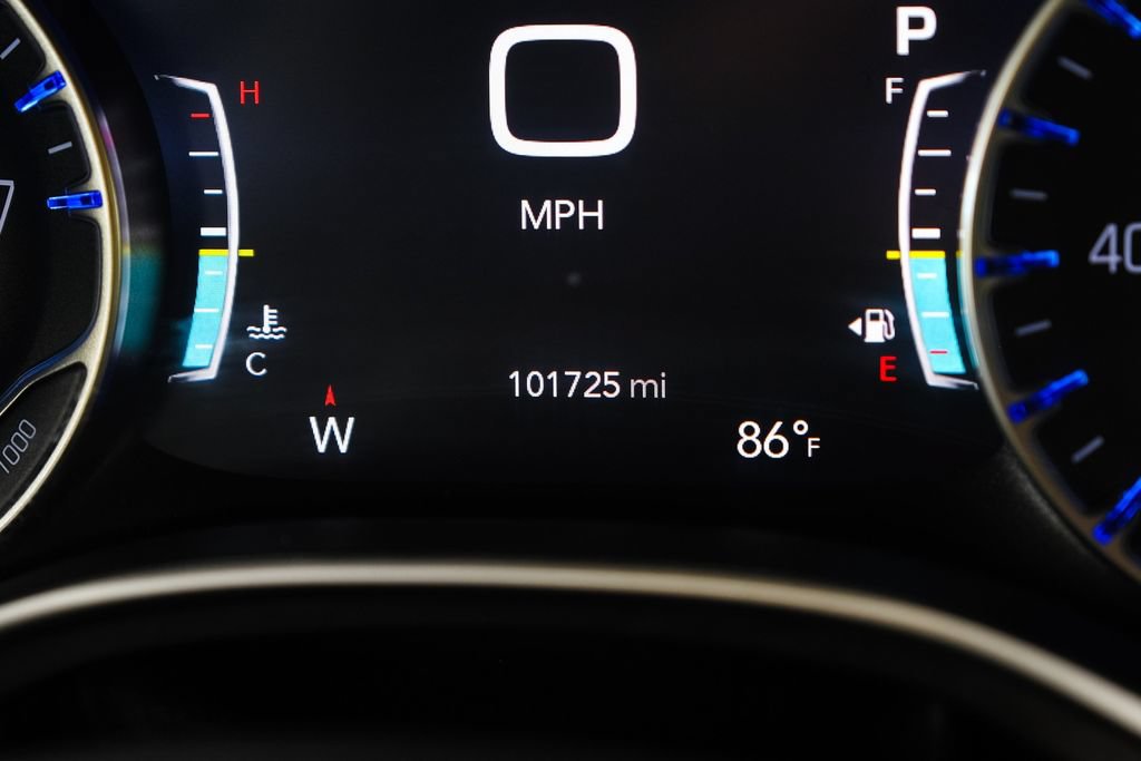 Used 2021 Chrysler Pacifica Touring-L FWD image 16