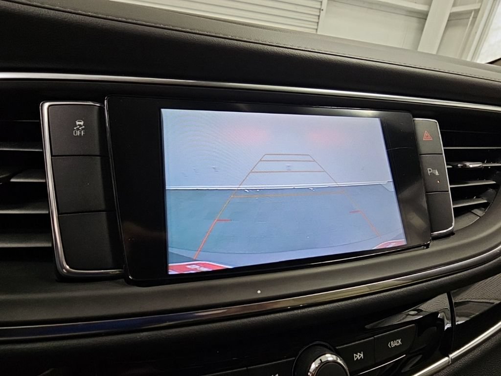 Used 2019 Buick Enclave Essence FWD image 18