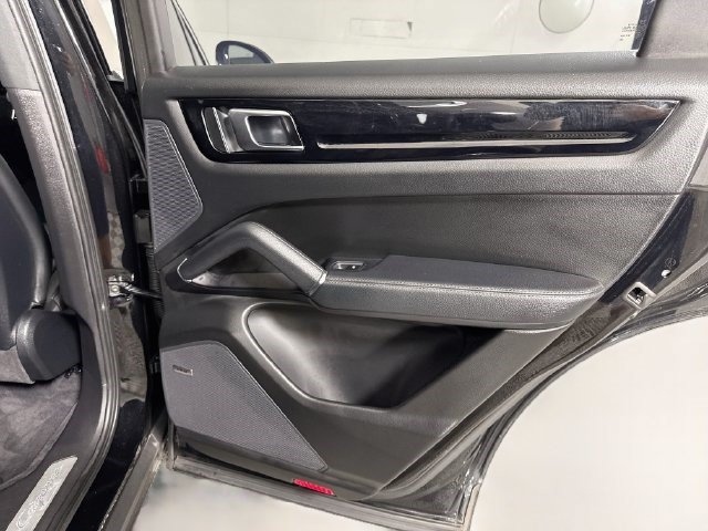 Used 2023 Porsche Cayenne w/ Premium Package AWD/4WD image 26