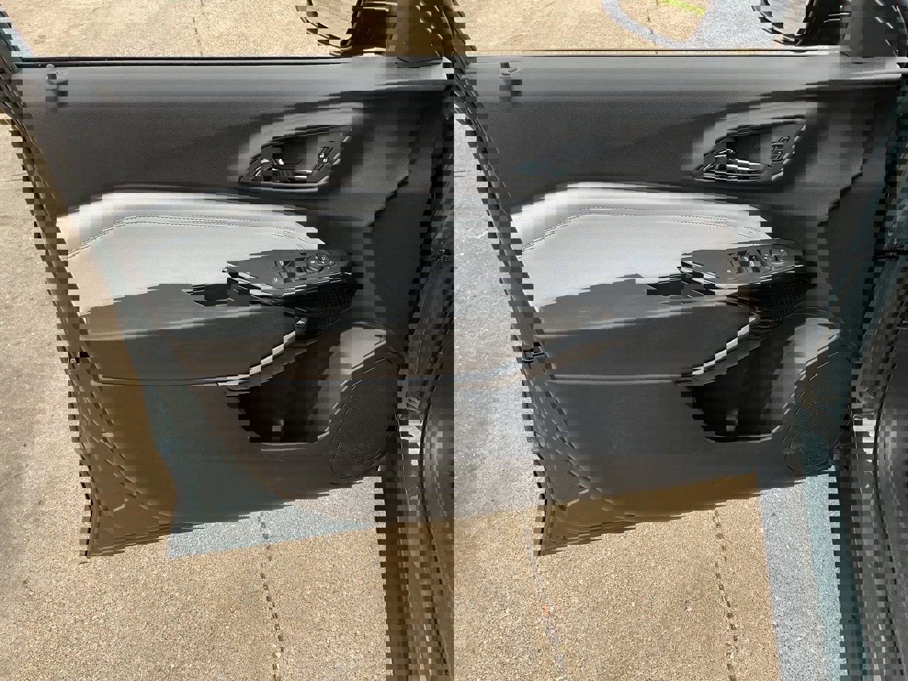 Used 2025 Chevrolet Trax LT w/ LT Convenience Package image 12