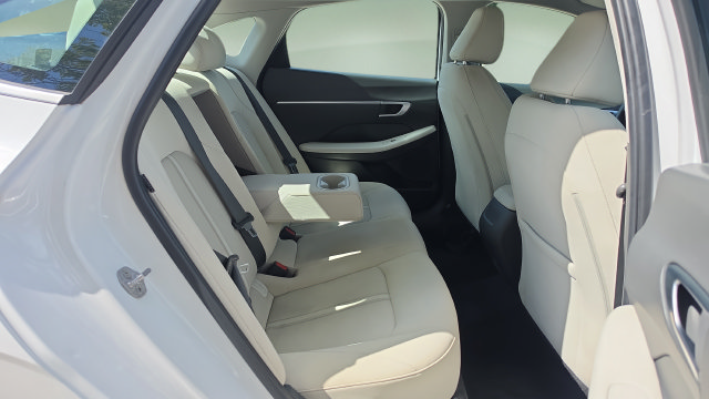 Used 2025 Hyundai Sonata SEL FWD image 32