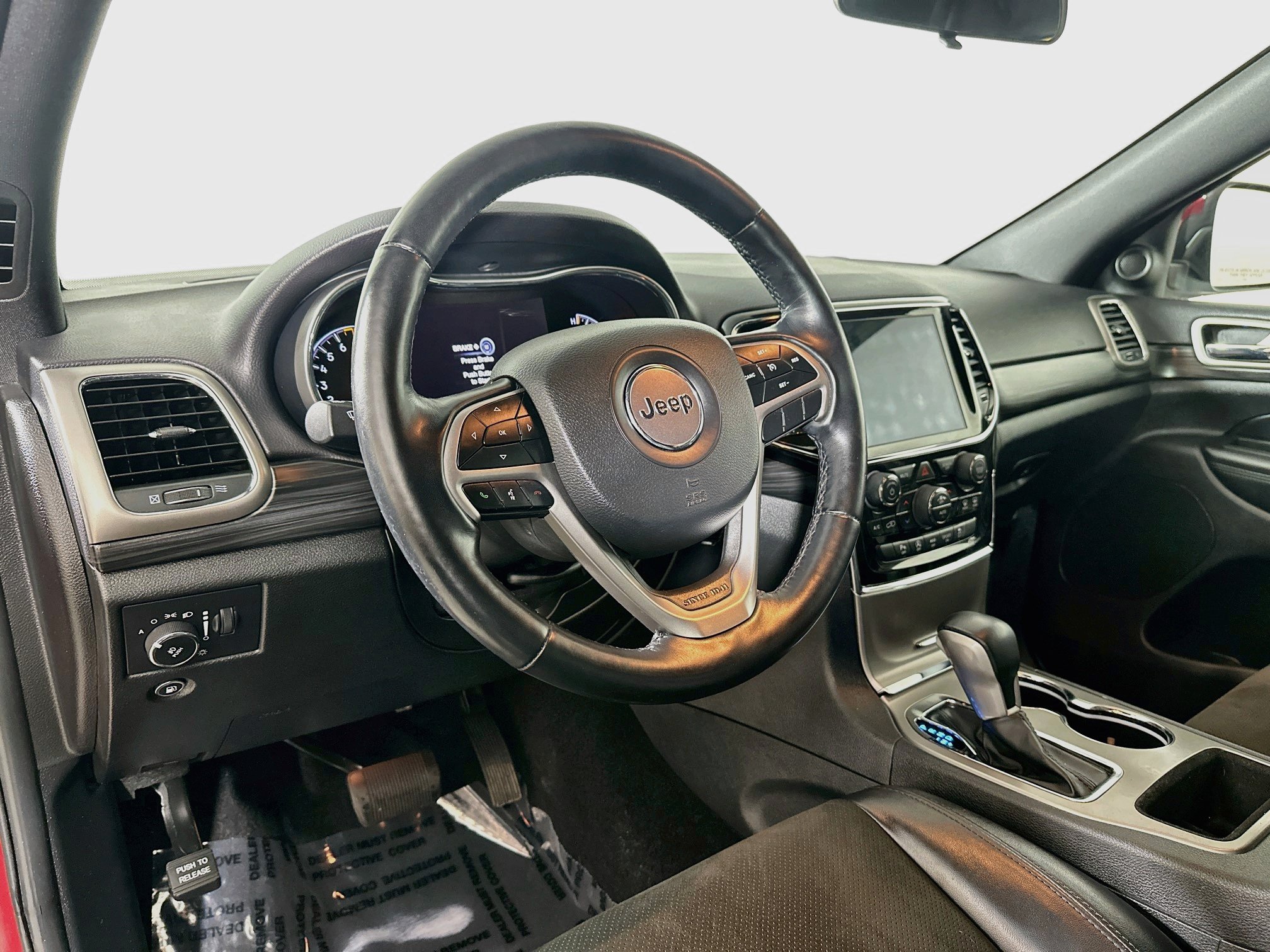 Used 2021 Jeep Grand Cherokee Laredo X AWD/4WD image 9