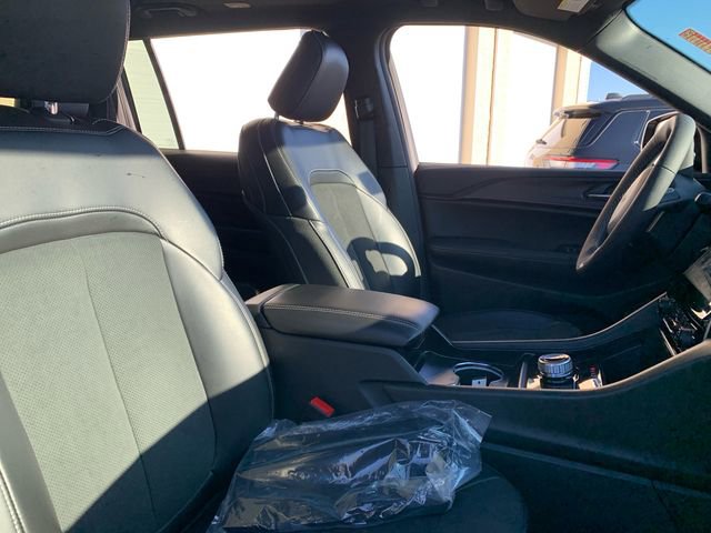 Used 2025 Jeep Grand Cherokee L Altitude image 17