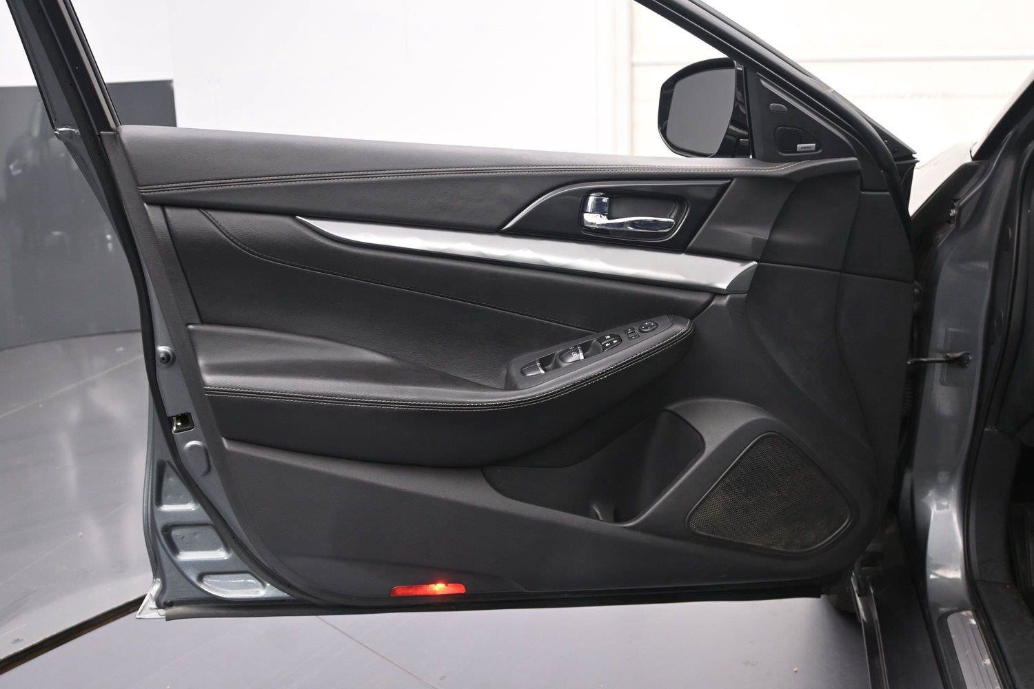 Used 2019 Nissan Maxima 3.5 SL w/ Floor Mat Group FWD image 8