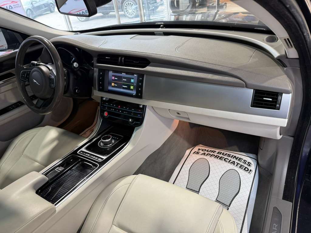 Used 2018 Jaguar XF Premium AWD/4WD image 51