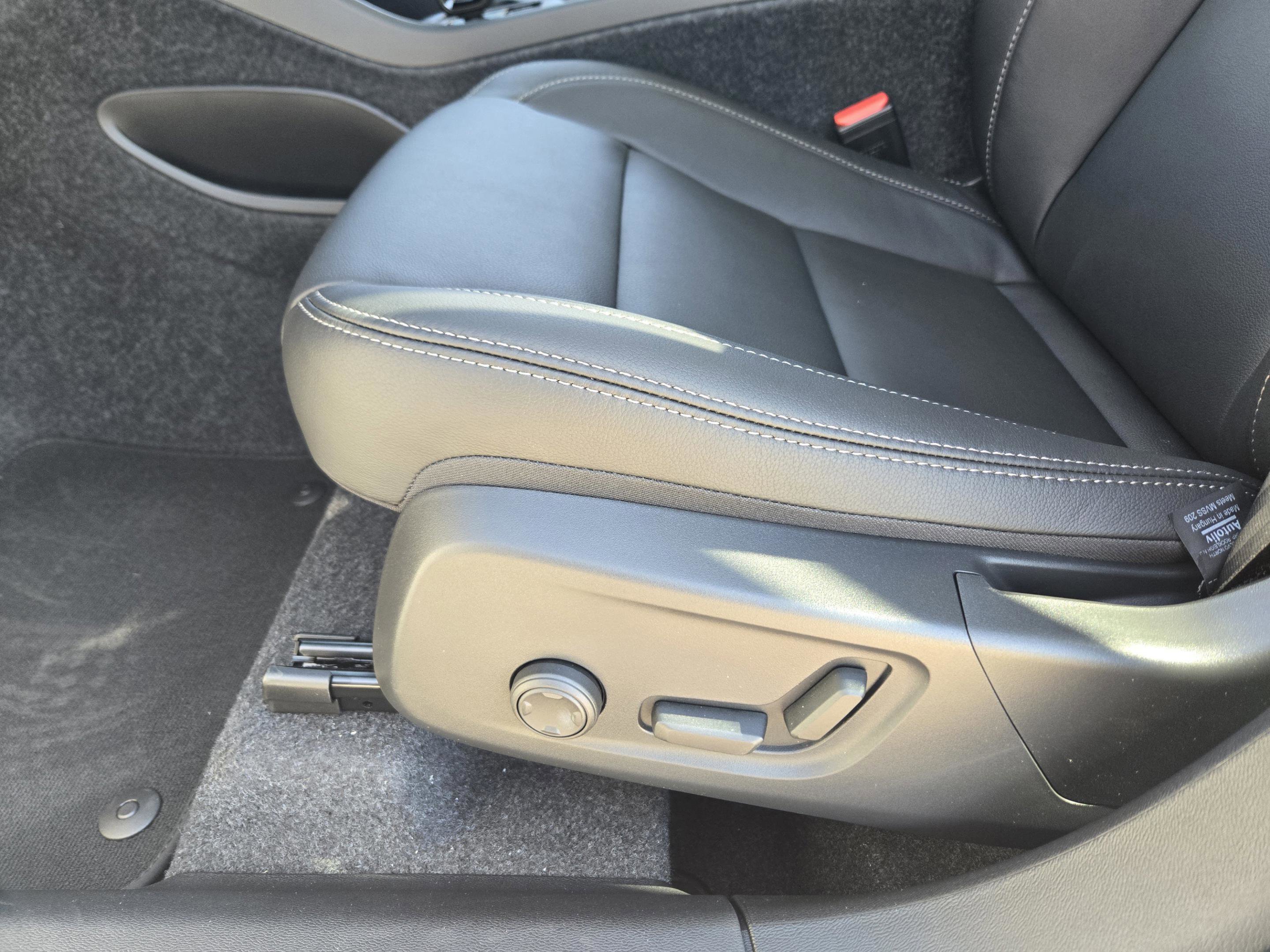 New 2026 Volvo XC40 B4 Core w/ Climate Package image 21