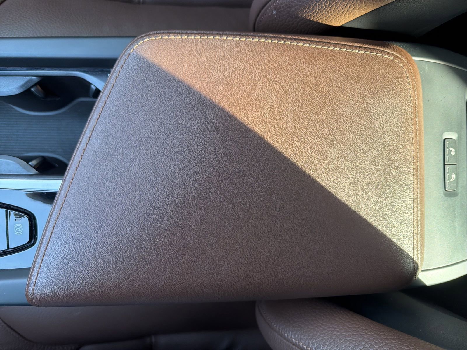 Certified 2025 Volvo XC60 T8 Plus w/ Protection Package Premier image 53