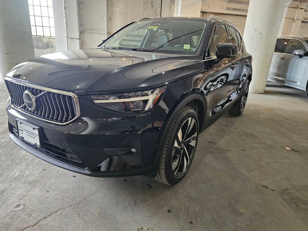 Certified 2025 Volvo XC40 B5 Ultra w/ Protection Package Premier