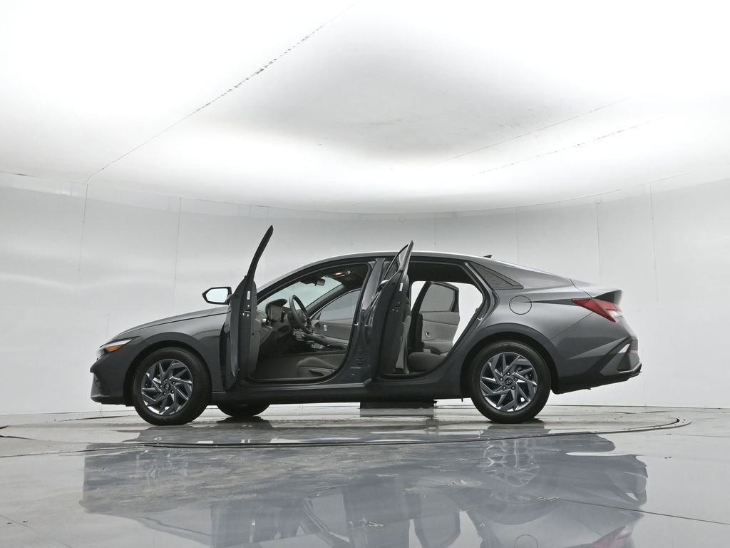 Used 2024 Hyundai Elantra SEL image 53