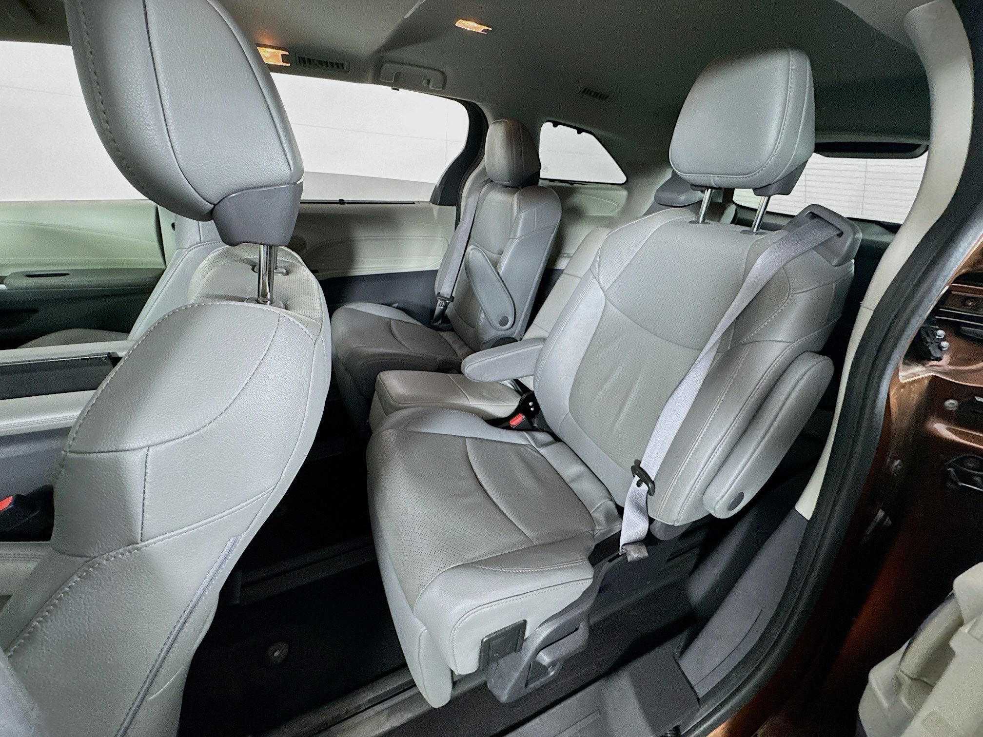 Certified 2022 Toyota Sienna Limited AWD/4WD image 18
