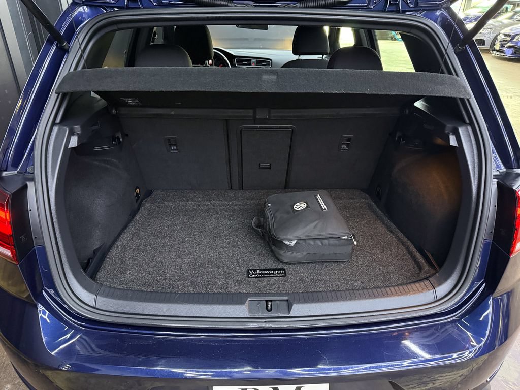 Used 2018 Volkswagen Golf 4-Door FWD image 25