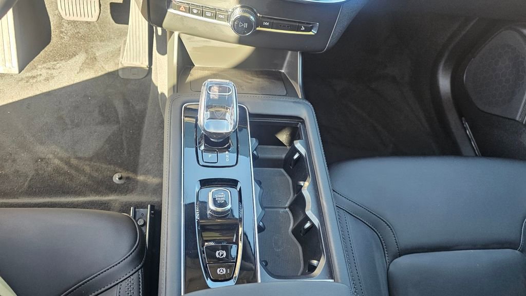 Certified 2025 Volvo XC90 B6 Plus image 25