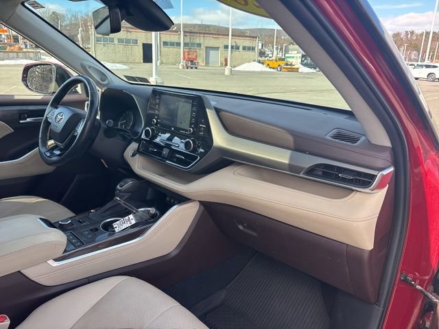 Used 2020 Toyota Highlander Limited image 12