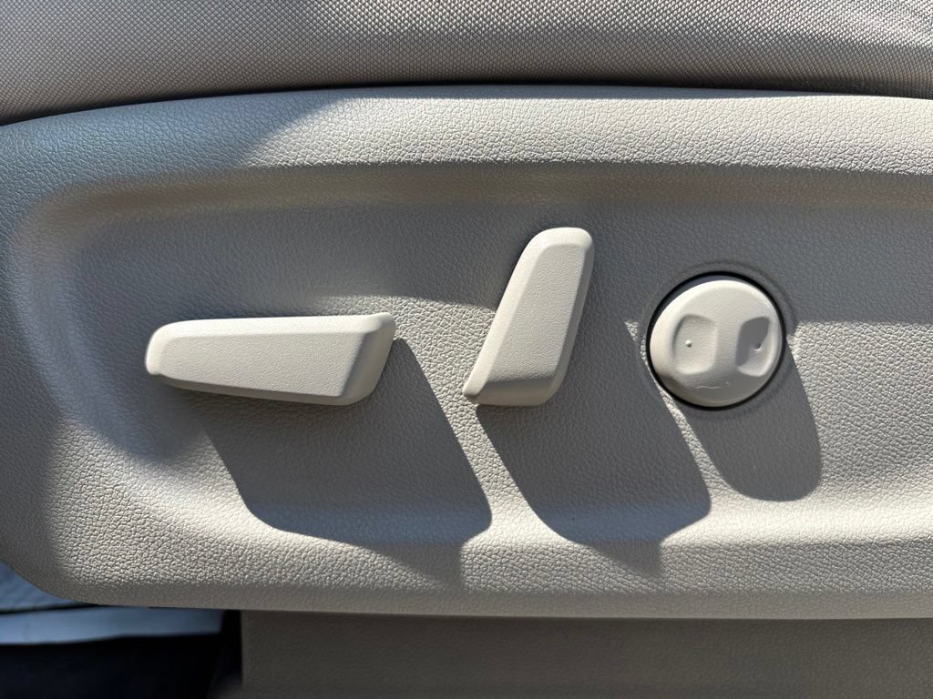 Used 2020 Kia Sedona LX FWD image 19