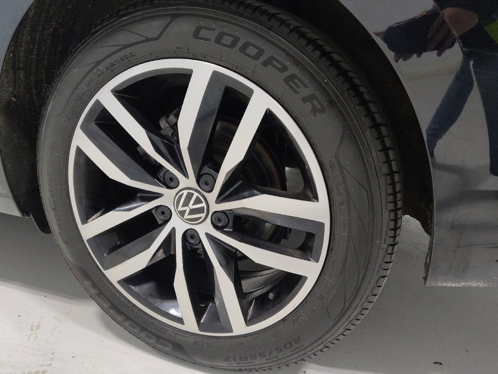 Used 2025 Volkswagen Jetta SE FWD image 31