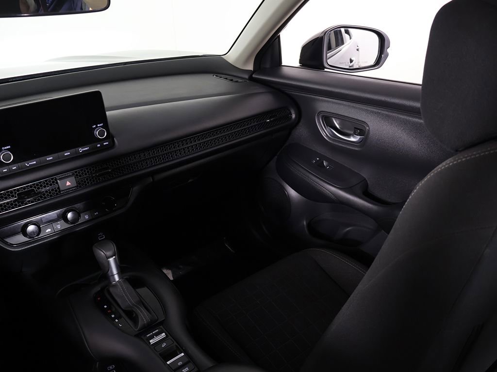 Used 2025 Honda HR-V LX image 32