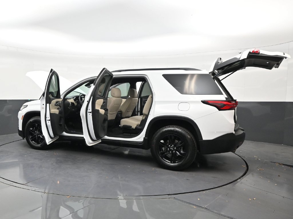 Used 2022 Chevrolet Traverse LS w/ Midnight/Sport Edition FWD image 31