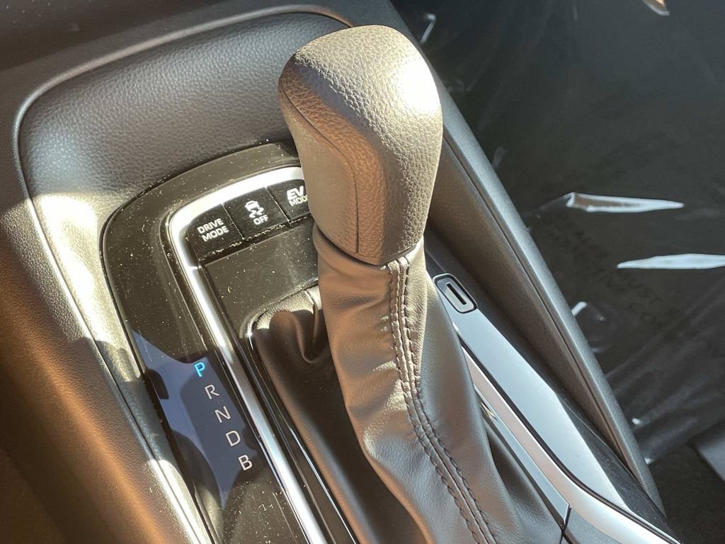Used 2025 Toyota Corolla LE FWD image 39