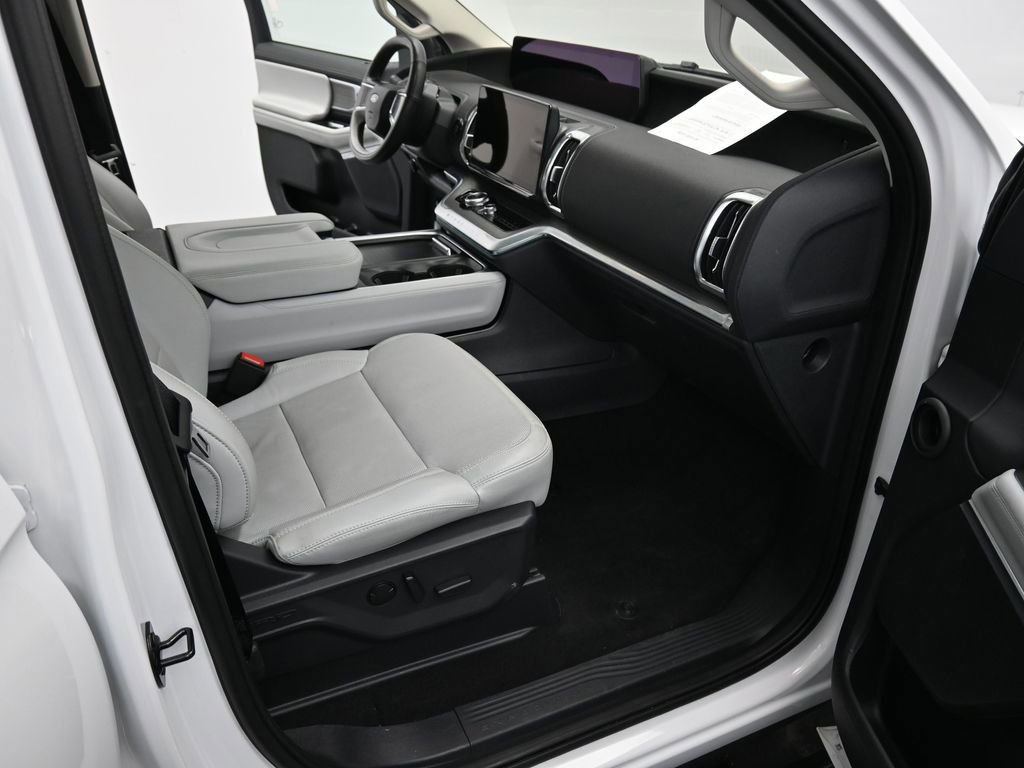 Certified 2025 Ford Expedition Max Platinum image 40