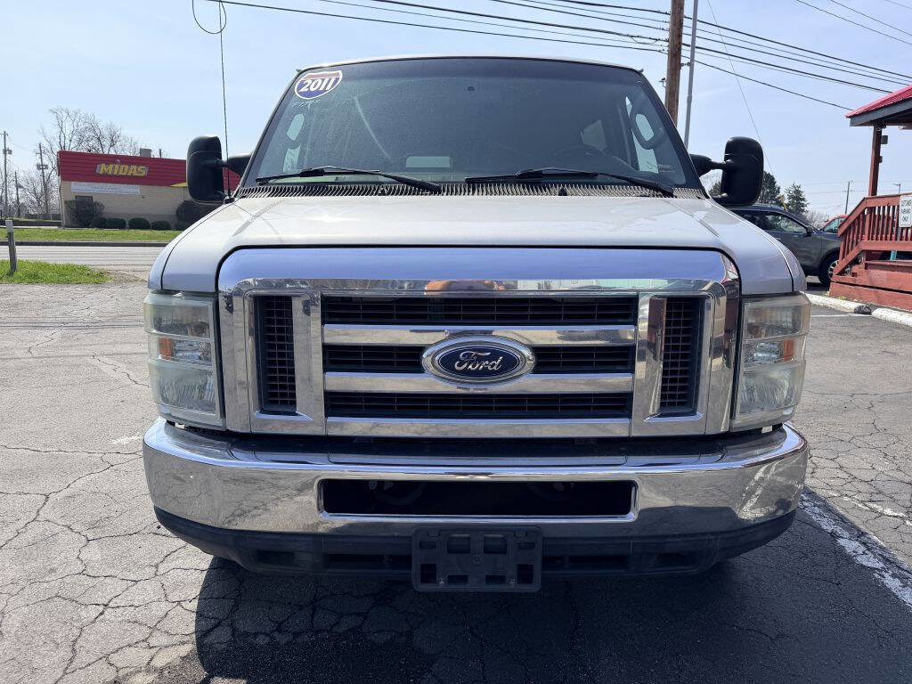 Used 2011 Ford E-350 and Econoline 350 XLT RWD image 2