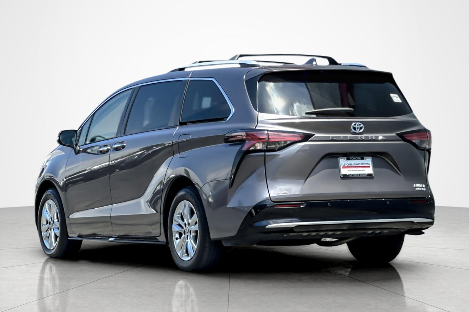 Certified 2024 Toyota Sienna Limited AWD/4WD image 3