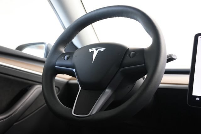 Used 2025 Tesla Model Y Long Range AWD/4WD image 42